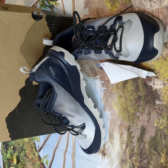Salomon vaya shoes size 9